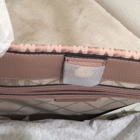 🆕 MICHAEL KORS “ Heidi” Semi-Lux Canvas Leather Signature Logo Large Tote Fawn - Picture 9 of 11